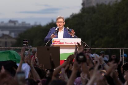 Jean-Luc Mélenchon celebra los resultados de las elecciones legislativas francesas este domingo en París.