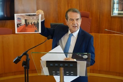 El alcalde de Vigo, Abel Caballero, durante la rueda de prensa en la que ha dado su opinión sobre la sentencia que anula el Área Metropolitana.
