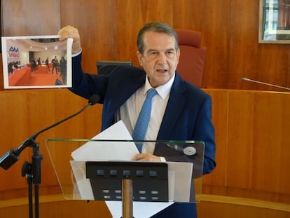 El alcalde de Vigo, Abel Caballero, durante la rueda de prensa en la que ha dado su opinión sobre la sentencia que anula el Área Metropolitana.