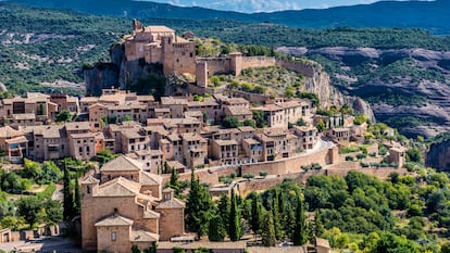 Espagne, communauté autonome d'Aragon, parc naturel de la Sierra et des canyons de Guara, Alquézar avec le château-collégiale Sainte-Marie (16ème siècle) (Plus Beau Village d'Espagne) (Centre urbain historique patrimoine mondial UNESCO ) (collégiale monument National) 