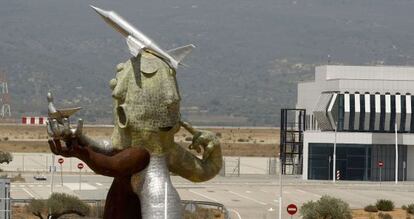 The sculpture outside one of the entrance points at Castellón Airport.