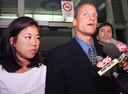 El actor Woody Harrelson y su pareja Laura Louie se casaron el domingo por la tarde con una ceremonia en la isla de Maui (Hawai). Entre los invitados estuvieron Owen Wilson, Sean Penn, Willie Nelson y Alanis Morissette. La pareja, que lleva 20 años de relación, se conoció en 1997 en la serie <i>Cheers</i> y tiene tres hijos, Denni Montana de 15 años, Zoe Giordano de 12 años y Makani Ravello de 2 años.