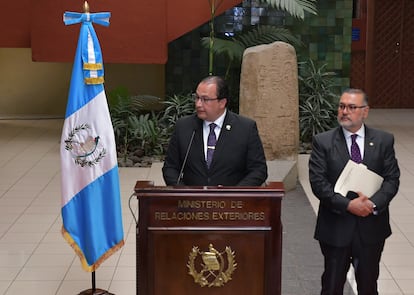 El canciller guatemalteco, Mario Bucaro, confirmó en rueda de prensa desde Ciudad de Guatemala que 28 de los migrantes fallecidos en el incendio de Ciudad Juárez eran ciudadanos de su país.