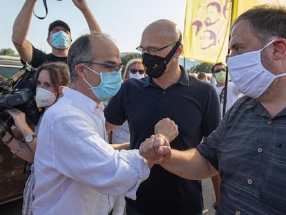 Jordi Turull, Raül Romeva y Oriol Junqueras (de izquierda a derecha), antes de ingresar en la prisión de Lledoners el 29 de julio.