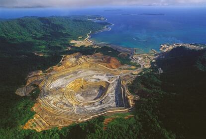 Vista area de la mina de oro de Lihir, en Papa Nueva Guinea. La fiebre del oro en este pas ocenico alcanz su cnit en el siglo XX y atrajo a febriles buscadores, incluido el actor Errol Flyn.