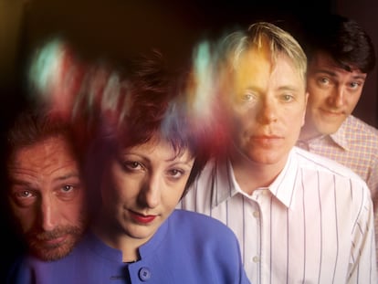 Peter Hook, Gillian Gilbert, Bernard Sumner y Stephen Morris, o sea, New Order durante su era de esplendor en los ochenta, posan en Nueva York en 1989.