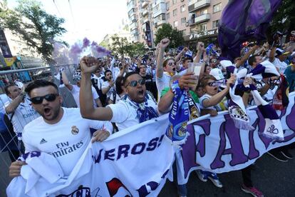 Seguidores del Real Madrid en la ciudad de Kiev (Ucrania) antes de la final de la Champions League, el 26 de mayo de 2018.