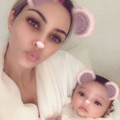 Kim Kardashian y su hija Chicago en Instagram.