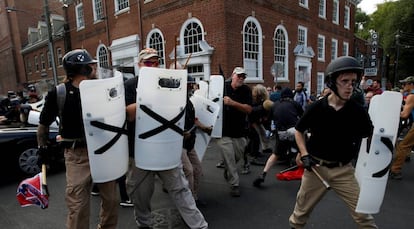 Miembros de un grupo de supremac&iacute;a blanca este verano durante los disturbios de Charlottesville.