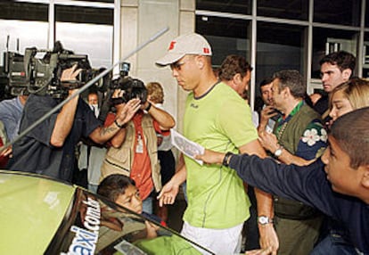 Ronaldo, a su llegada al aeropuerto de Ro de Janeiro, hace una semana, para jugar con su seleccin.