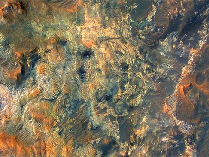 Imagen tomada de la superficie de Marte por la sonda de la Nasa que explora el planeta rojo