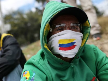 Un manifestante colombiano en Bogotá, el pasado 20 de abril.