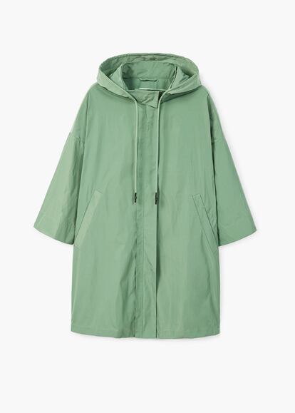 Parka impermeable de Mango. Ahora, 29,99 euros. (Antes, 69,99 euros).