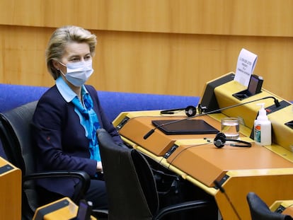 Ursula von der Leyen, con mascarilla, este miércoles en el Parlamento Europeo.