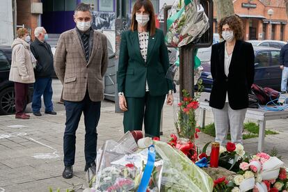 La vicelendakari segunda, Idoia Mendia, en la ofrenda floral por las víctimas del 3 de Marzo.