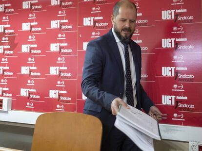 El abogado de UGT Andalucía, Germán Fernández, hoy en rueda de prensa en la sede del sindicato.