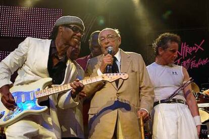 Nile Rodgers, a la izquierda, junto a Ahmet Ertegun, fundador de Atlantic Records.