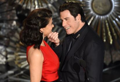 John Travolta e Idina Menzel, en los Oscar.