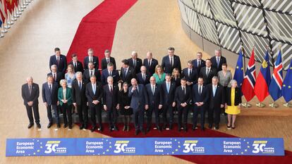 Los mandatarios de la UE posaban el viernes para una fotografía de grupo durante el Consejo Europeo en Bruselas.