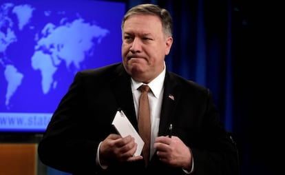 O secretário de Estado, Mike Pompeo, após coletiva de imprensa no Departamento de Estado no dia 8 de abril