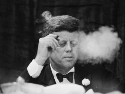 Hoy es el aniversario del asesinato de John Fitzgerald Kennedy, el presidente número 35 de Estados Unidos. Un mito de la cultura popular que se ha ido resquebrajando según se conocían sus secretos