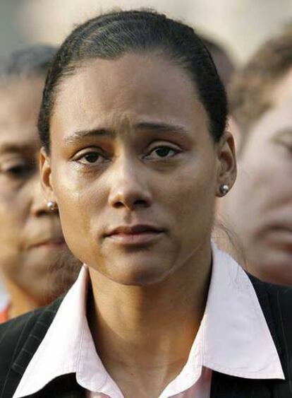 Rastros de lágrimas en el rostro de Marion Jones durante la conferencia de prensa en la que pidió perdón.