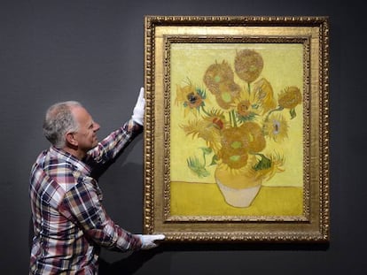 El cuadro 'Los girasoles', de Vincent van Gogh, en el museo Van Gogh de Ámsterdam.