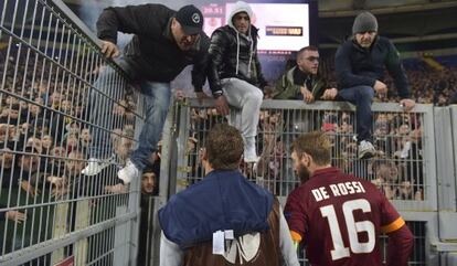 Totti y De Rossi escuchan las quejas de los Ultras