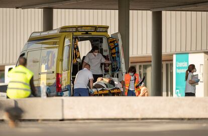 Una ambulancia del servicio gallego del 061.