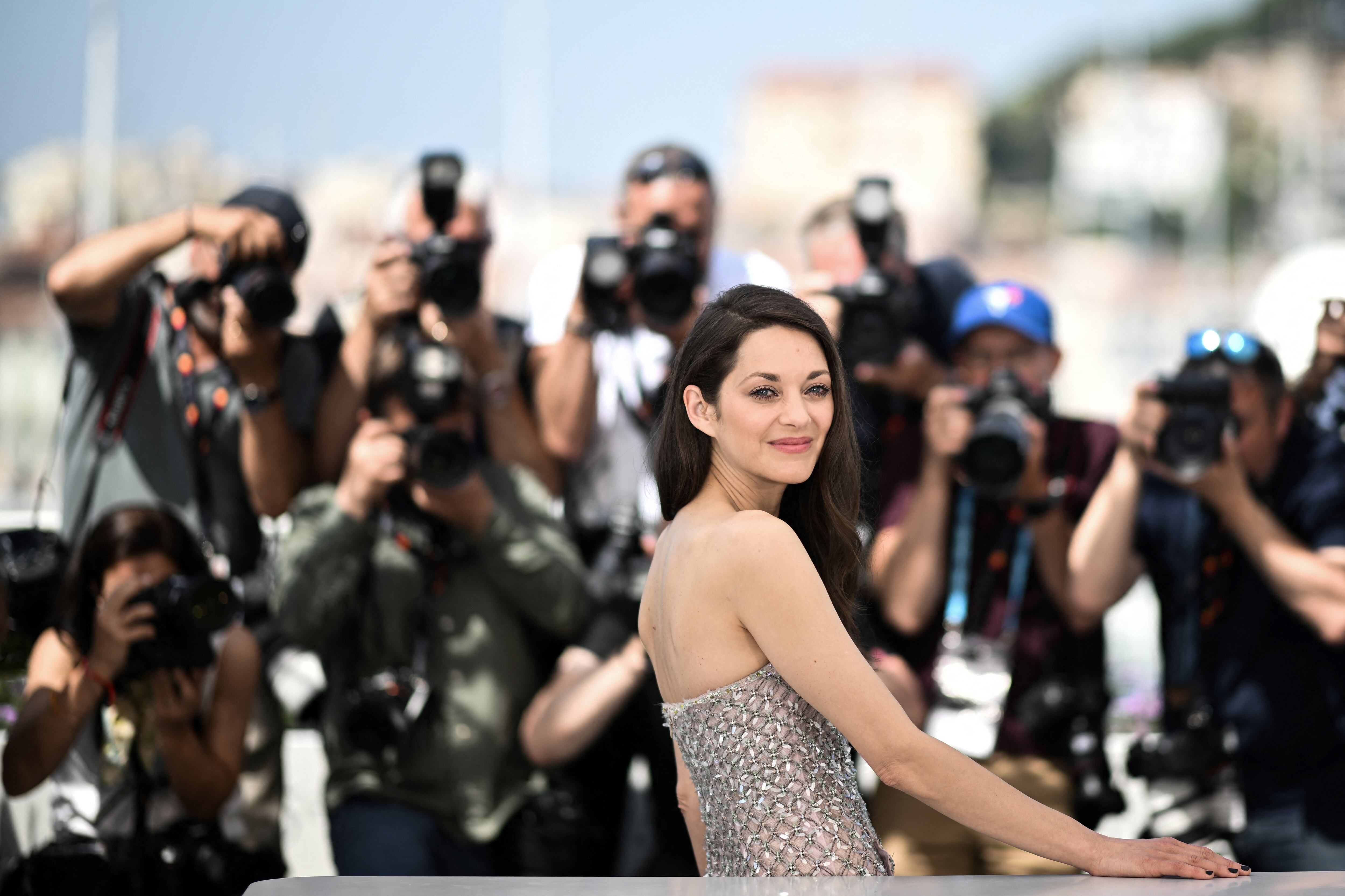 Marion Cotillard posa para los fotógrafos en Cannes.