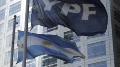 YPF dijo en un comunicado que en mayo pasado su producción de petróleo creció un 1,8 % y la de gas el 0,8 % frente a igual mes del año pasado. EFE/Archivo