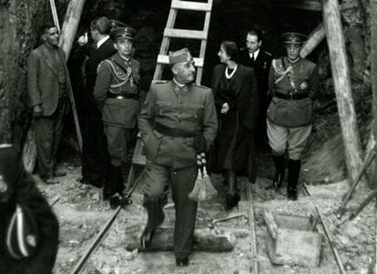 Visita de Franco y Carmen Polo a las obras del Valle de los Caídos, en 1940.
