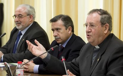 El obispo de Orihuela-Alicante, Rafael Palmero, con el alcalde de Sant Joan, Manuel Aracil, al presentar la universidad católica.