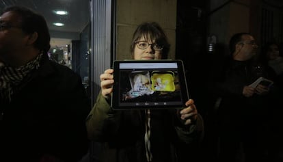 A resident shows a collection of needles.