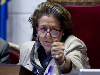 La exalcaldesa de Valencia, Rita Barberá, durante uno de los plenos municipales.