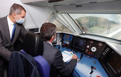 El Rey Felipe VI, en la inauguración de la línea Madrid-Ourense, el 20 de diciembre.