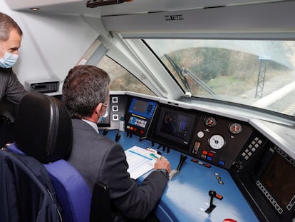 El Rey Felipe VI, en la inauguración de la línea Madrid-Ourense, el 20 de diciembre.