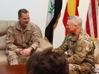Felipe VI mantiene encuentros con el presidente iraquí y responsables de la operación internacional