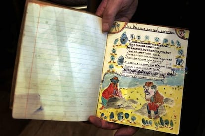 La página muestra una ilustración de 'La Morsa y el Carpintero', fuente de inspiración de temas de los Beatles como "I'm the walrus".