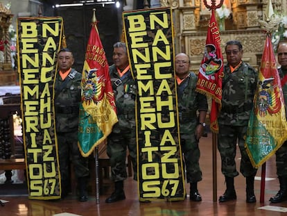 Un grupo de veteranos bolivianos de la lucha contra la guerrilla del Che recuerda en La Paz, el pasado octubre, a sus compañeros caídos.