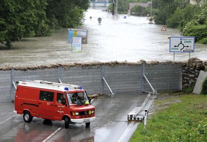 Vista de un muro de contención de las aguas en Krems (Austria), martes 4 de junio de 2013.