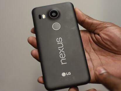 La pantalla del Nexus 5X falla cuando está conectado al cargador