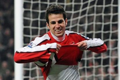 Cesc celebra un gol esta temporada en el Emirates Stadium.