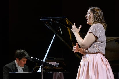 La soprano Lise Davidsen y el pianista James Baillieu durante la interpretación de los ‘Sieben frühe Lieder’, de Berg, el lunes en el Teatro de la Zarzuela.