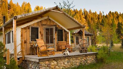 The Ranch at Rock Creek (Montana, Estados Unidos)

Si quieres saber el verdadero significado de hacer 'glamping' este es tu sitio. Disfruta de sus lujosas cabañas y del paraje natural que las rodea sin renunciar a ninguna comodidad. En el patio tiene una pequeña piscina.