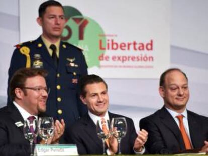 Edgar Pereda, Enrique Pe&ntilde;a Nieto y Javier Tejeda, en un evento de la CIRT.