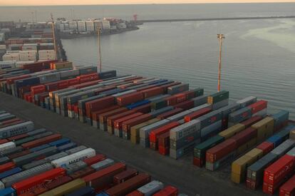 Vista do porto de Montevidéu, Uruguai.