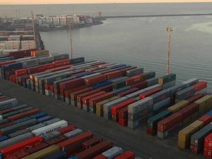 Vista do porto de Montevidéu, Uruguai.