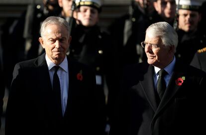 Los ex primeros ministros Tony Blair y John Major, el pasado noviembre en Londres.