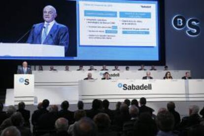 El presidente de Banco Sabadell, Josep Oliu, durante la junta general de accionistas de la entidad, que se ha celebrado esta tarde en Sabadell.